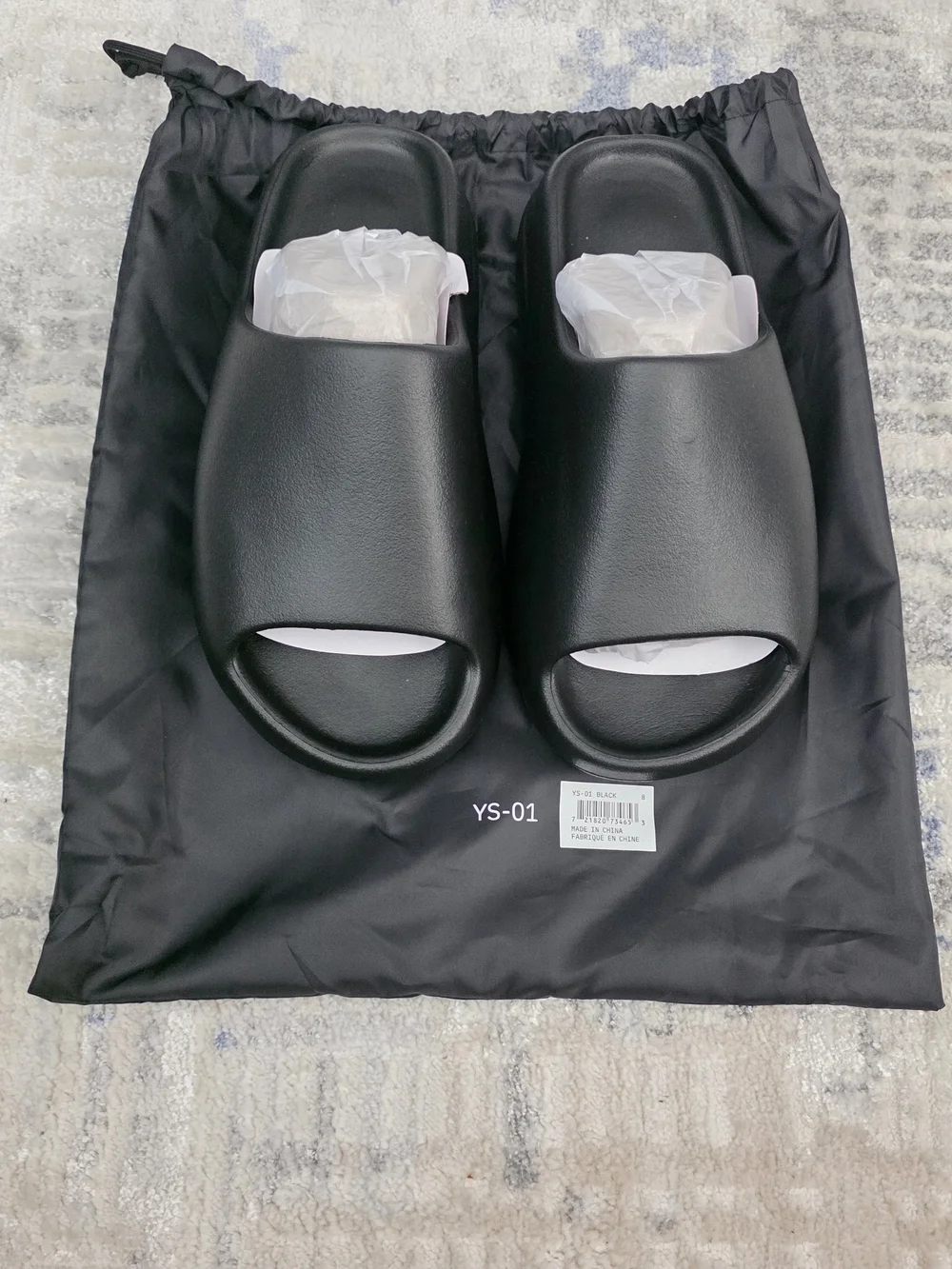 Yeezy Black Slide Sandals - Minimal Slip-On Design